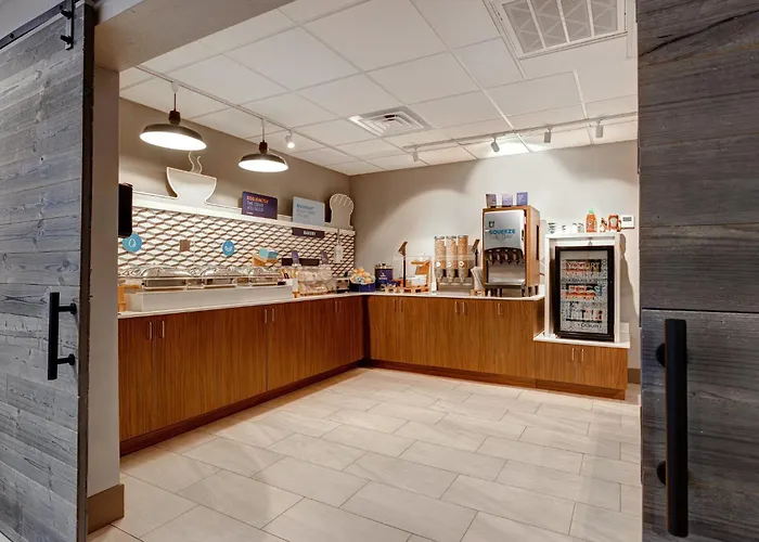 Holiday Inn Express & Suites Central Omaha By Ihg