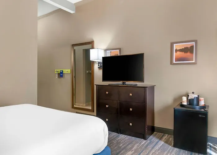 Comfort Inn & Suites Toledo North