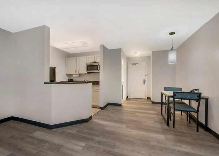 Mainstay Suites Sterling Near Dulles Town Center
