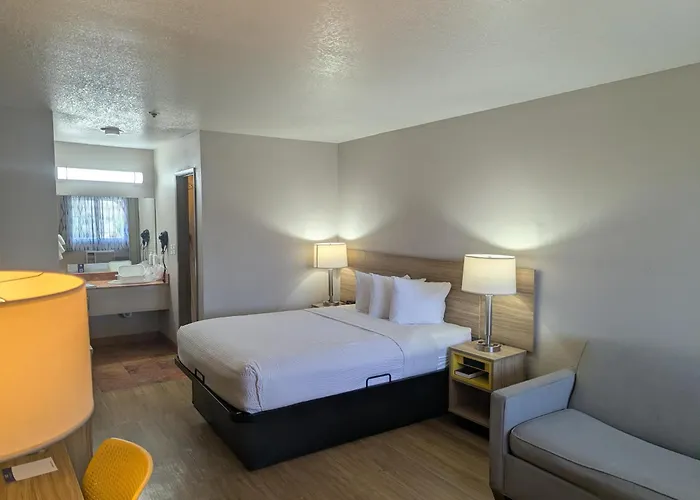 Days Inn By Wyndham Bullhead City