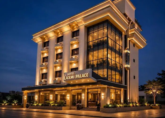Hotel Laxmibai Palace- Only 300 Meter From Sai Baba Temple!!!!