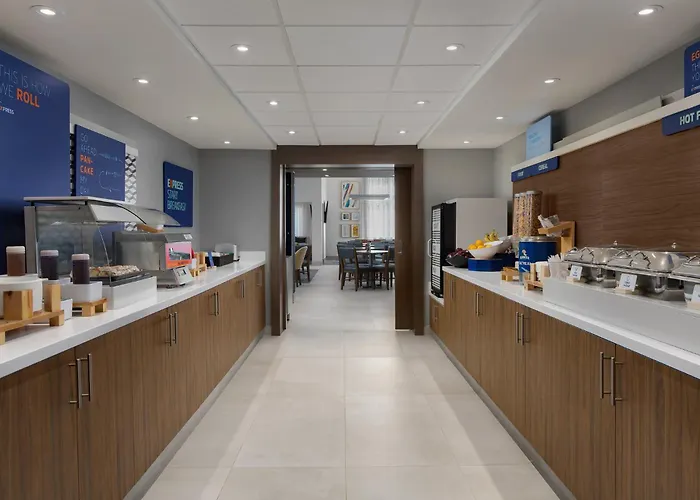 Holiday Inn Express Hotel & Suites Chatham South By Ihg
