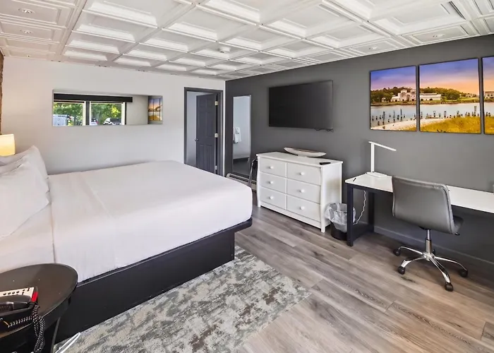 Terrace Bay Hotel - Lakefront