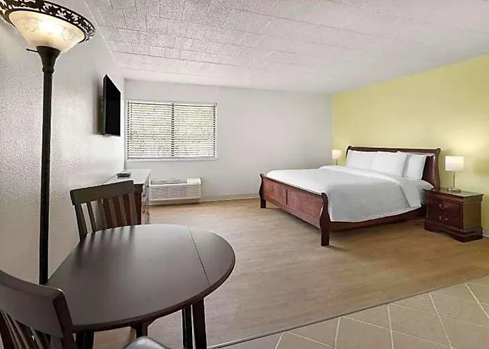 Days Inn By Wyndham Butler Conference Center