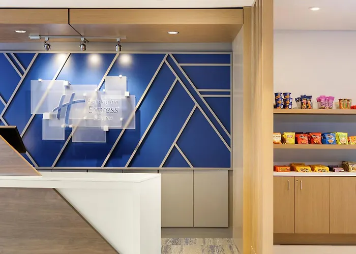 Holiday Inn Express & Suites Sarasota Bradenton By Ihg