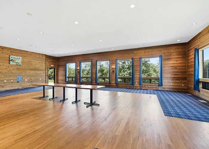 The Lodge At Crooked Lake