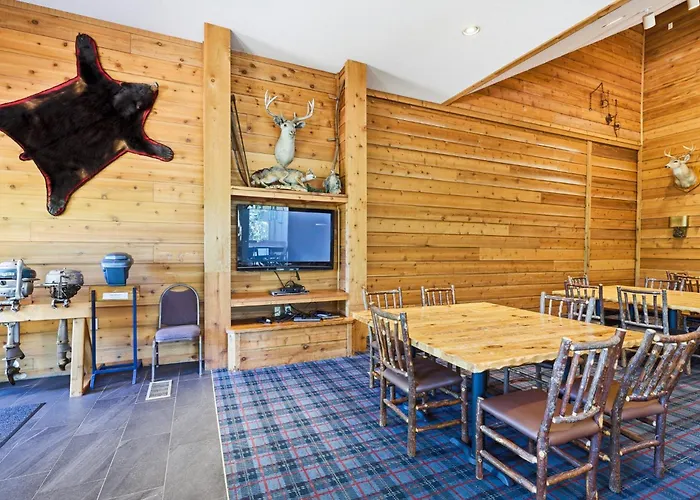 The Lodge At Crooked Lake