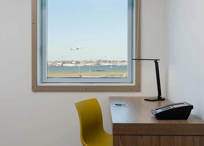 Aloft By Marriott New York Laguardia Airport