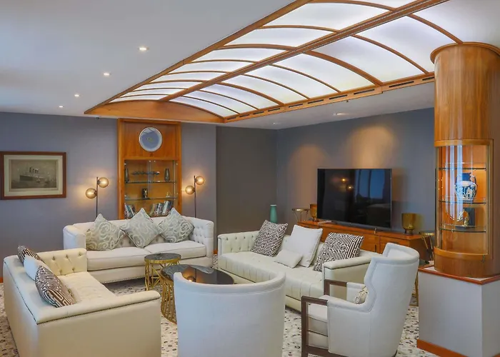 Queen Elizabeth 2 Hotel