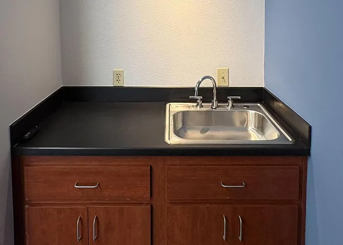 Pittsburgh Airport Inn And Suites