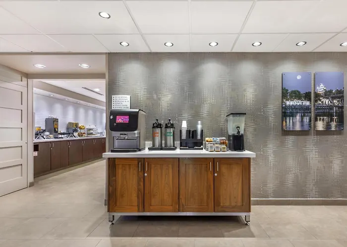 Best Western Plus Portland Airport Hotel & Suites