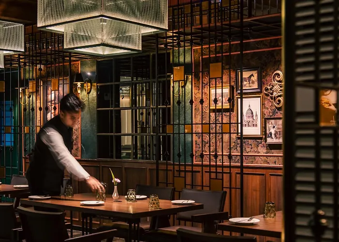 10 Park Street Hotel & Banquets