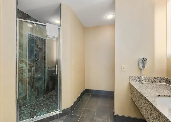 Medallion Inn And Suites