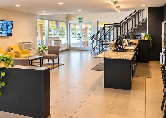 Quality Inn & Suites Near Downtown Bakersfield
