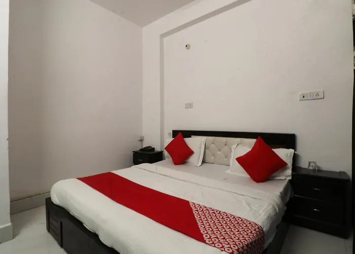 Hotel O Silver Palace Near Dwarka Sector 9 Metro Station