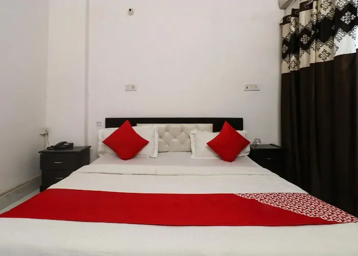 Hotel O Silver Palace Near Dwarka Sector 9 Metro Station