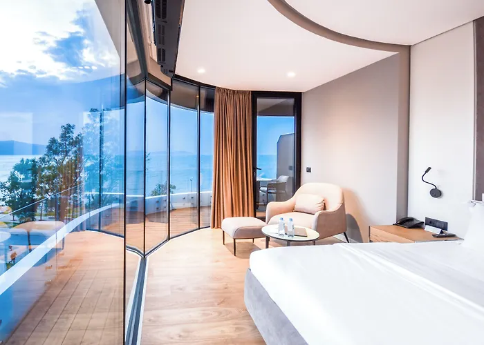 Yacht Hotel
