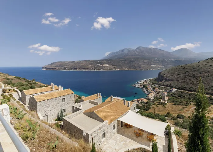 Trapela Limeni Luxury Suites