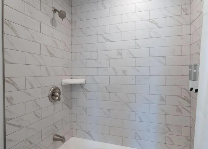 Long Beach Suites