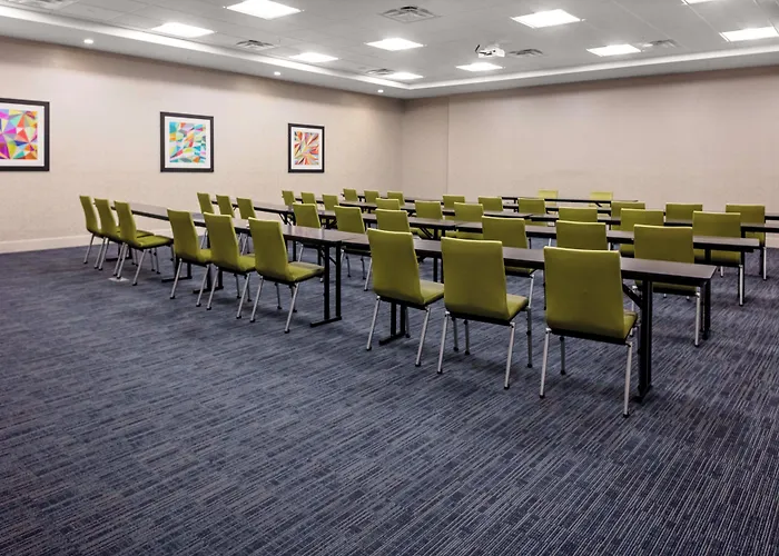 Holiday Inn Express & Suites - Madison By Ihg
