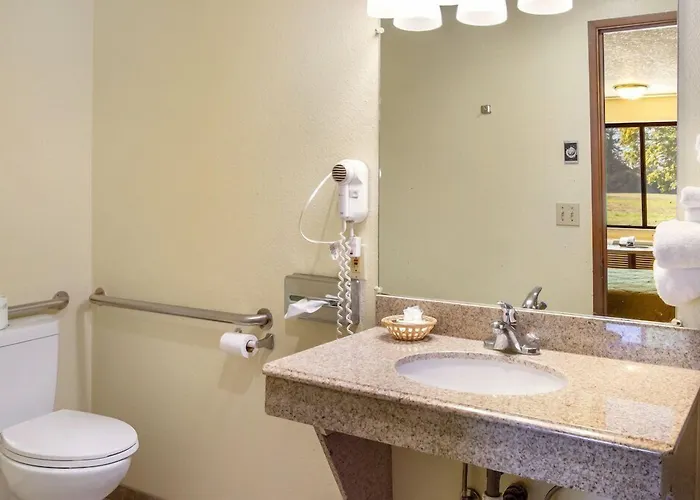 Super 8 By Wyndham Vancouver East