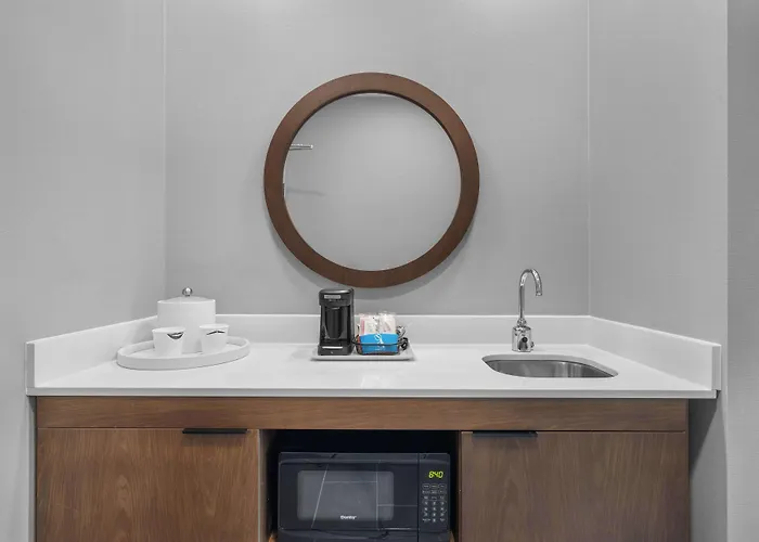 Hampton Inn & Suites Bakersfield Central