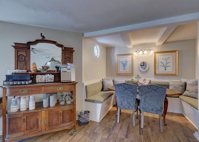 Pelican Cove Inn