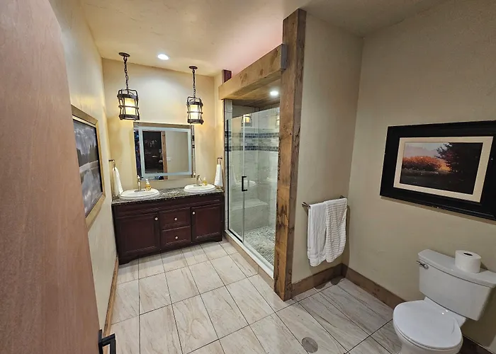 Eaglescape Suites And Event Center