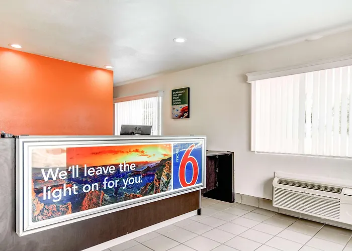 Motel 6 Waco - Lacy Lakeview