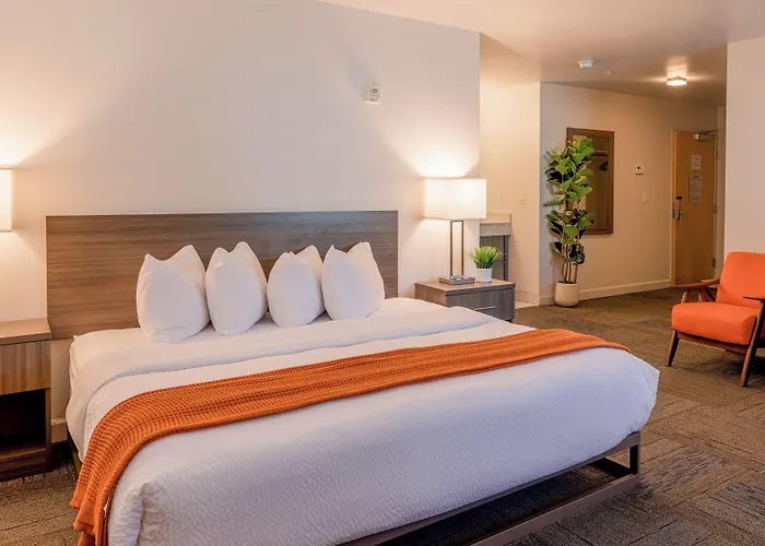 Inn At Moss Landing Point