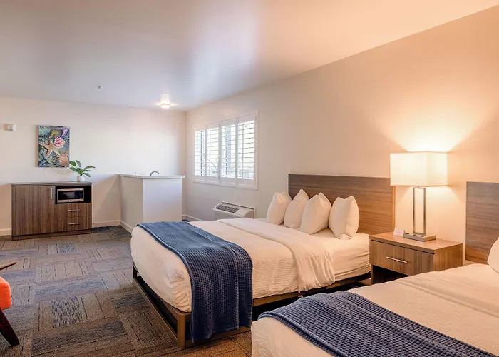 Inn At Moss Landing Point