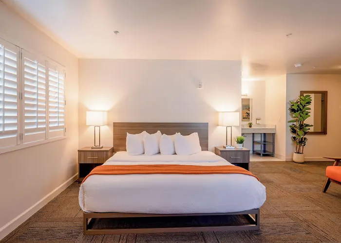 Inn At Moss Landing Point