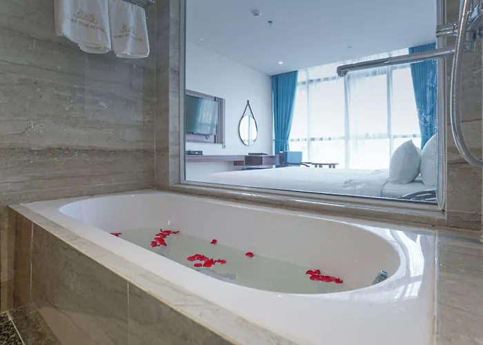 Ruby Star Da Nang - Central My Khe Beach