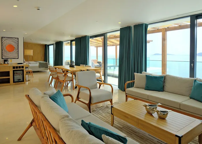 Lures Hotel