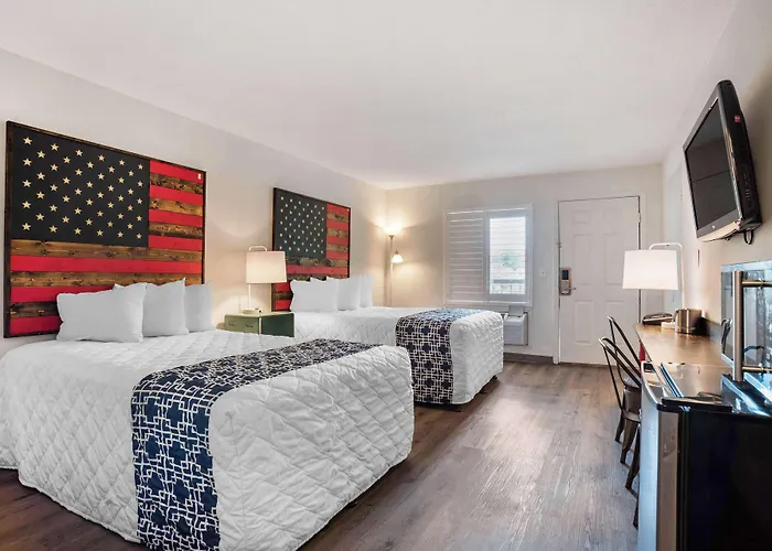 Super 8 By Wyndham Daleville-Fort Novosel
