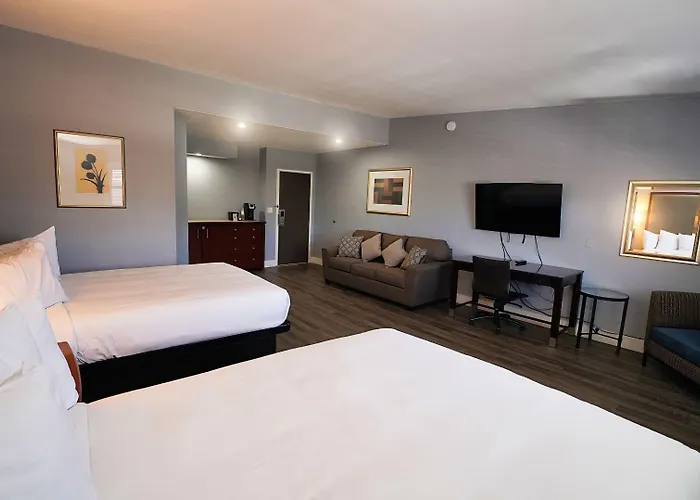 Seaside Inn & Suites