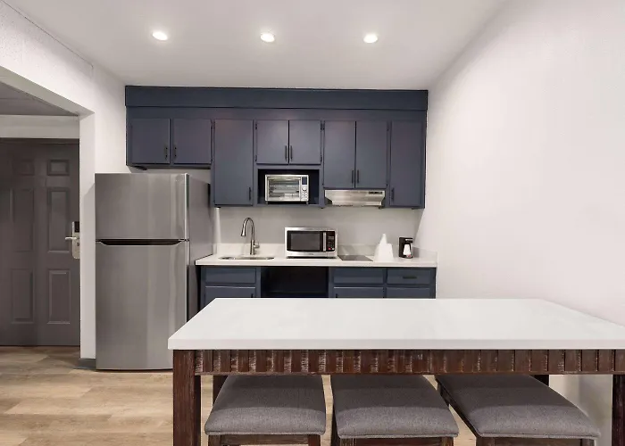 Ramada By Wyndham Studio Suites Dothan