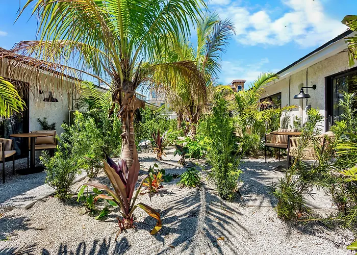 The Retreat At Anna Maria Island Inn