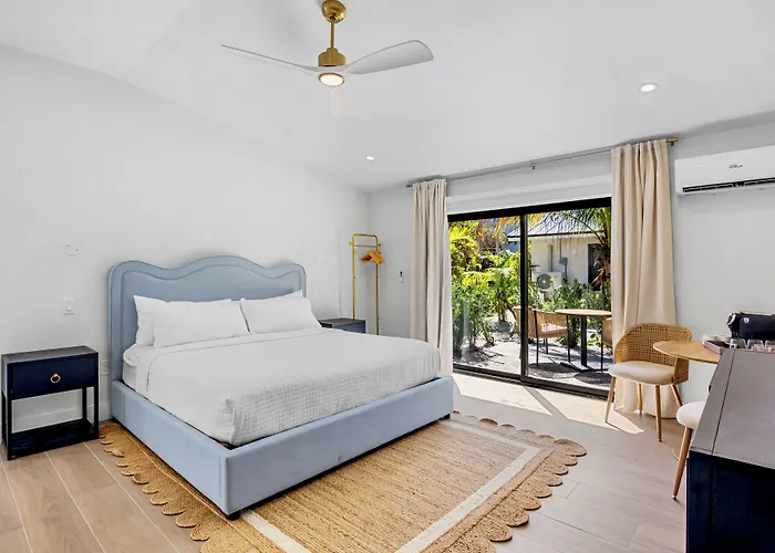 The Retreat At Anna Maria Island Inn