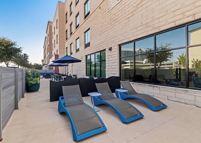 Hampton Inn & Suites Dallas - Farmers Branch