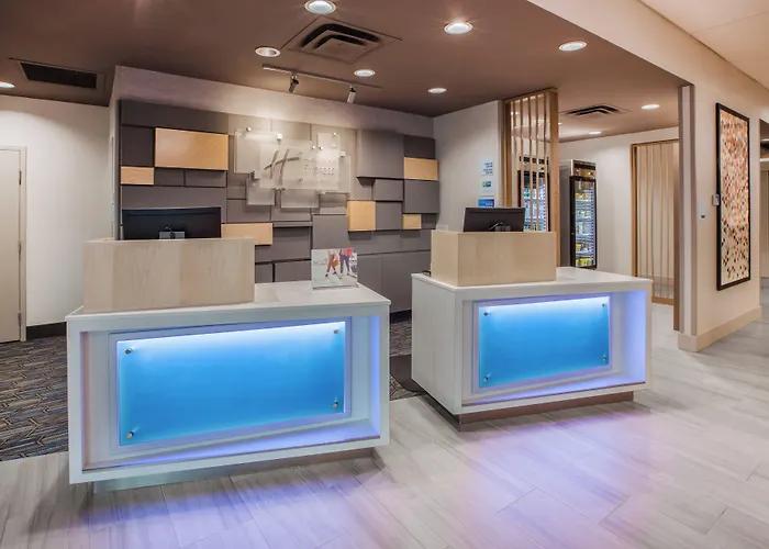 Holiday Inn Express & Suites Woodside Laguardia Airport