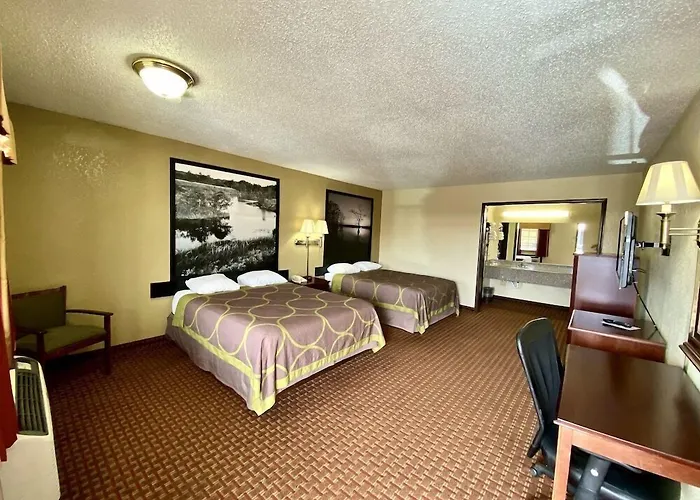 Super 8 By Wyndham Shawnee