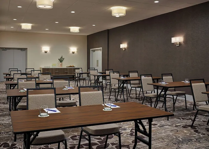 Delta Hotels By Marriott Chicago Willowbrook