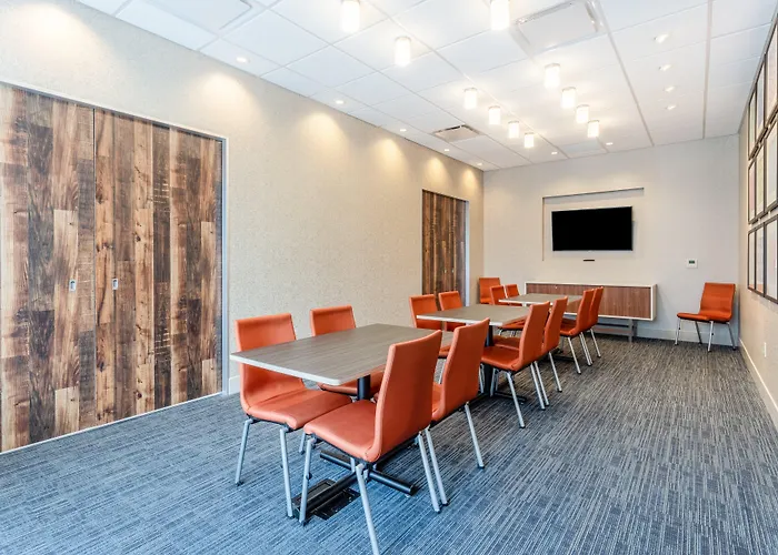 Holiday Inn Express & Suites - Springfield North By Ihg