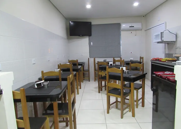 Hotel Minho - Pertinho do Metrô, Rua 25 de Março, Brás e Bom Retiro - Café da Manhã Incluso - Estacionamento em Frente