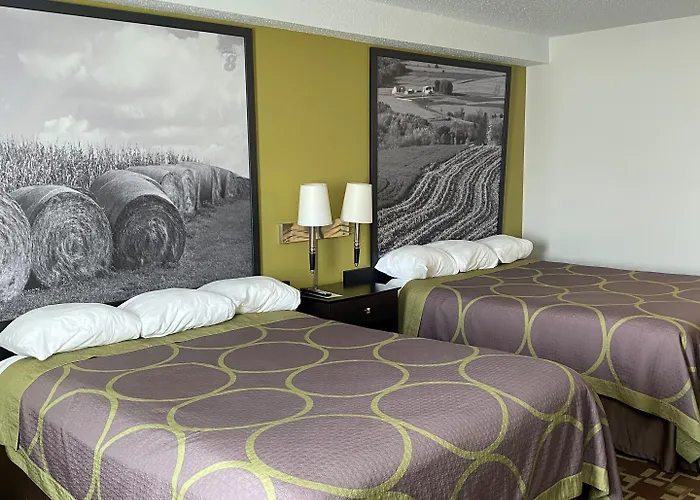 Super 8 By Wyndham Independence Ia