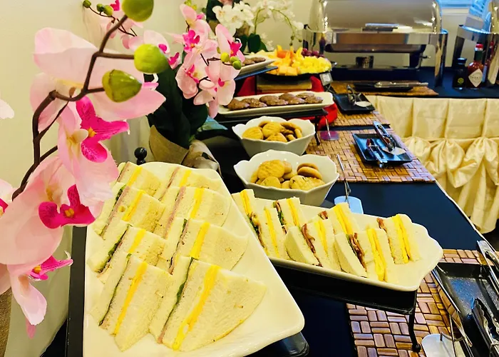 West Plaza Hotel At Lebuu Street