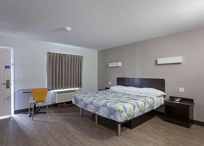 Motel 6-Show Low, Az