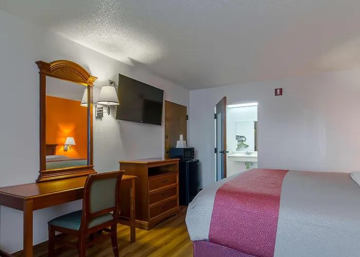 Motel 6 Waycross