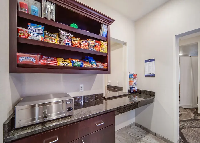 Cobblestone Hotel & Suites - Cozad